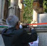 High Commissioner unveils bust